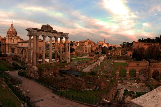 Изображение hsvbooth с сайта Pixabay.com Римский форум